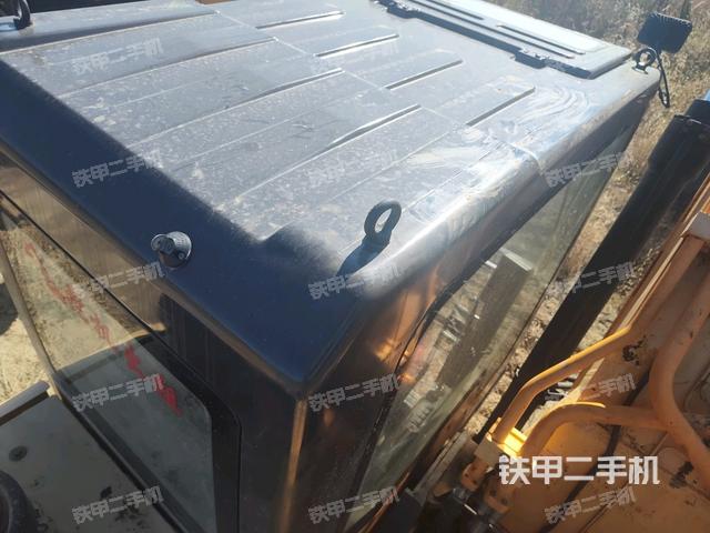 駕駛室頂部(整機外觀) 駕駛室頂部(整機外觀)