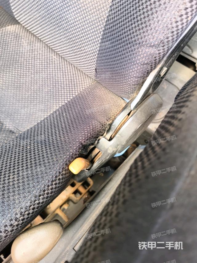 座椅左側(cè)控制臺/音響/含左手柄（駕駛室部分）