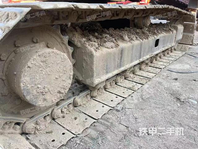 單側(cè)履帶整體(整機外觀) 單側(cè)履帶整體(整機外觀)