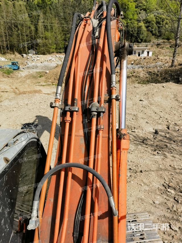 大臂背部俯視（工作和回轉(zhuǎn)裝置）