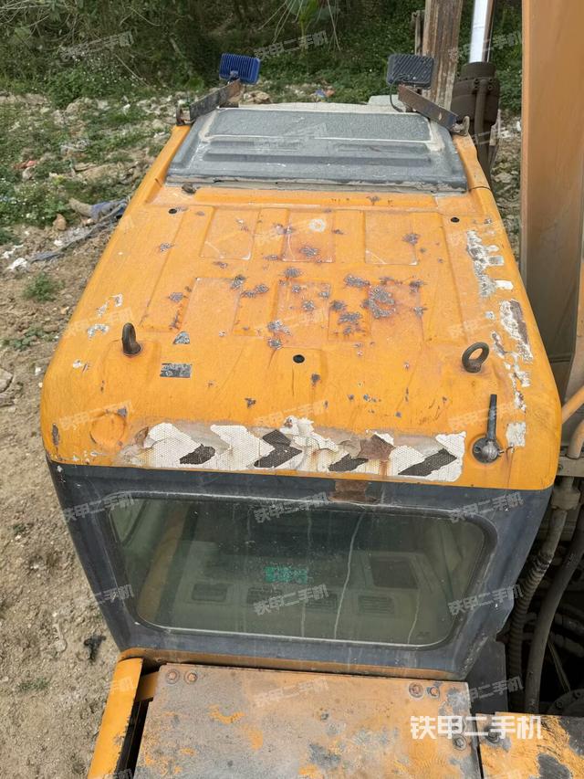 驾驶室顶部（整机外观）