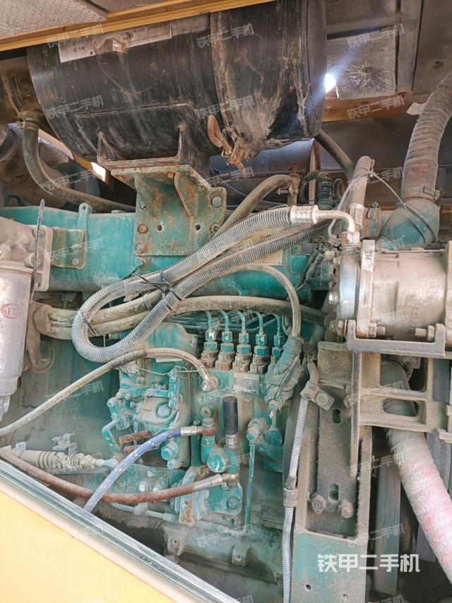 發(fā)動機(jī)左側(cè)（整機(jī)外觀及大件）