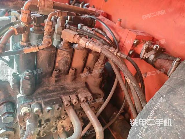 回转马达和主控阀（整机外观）