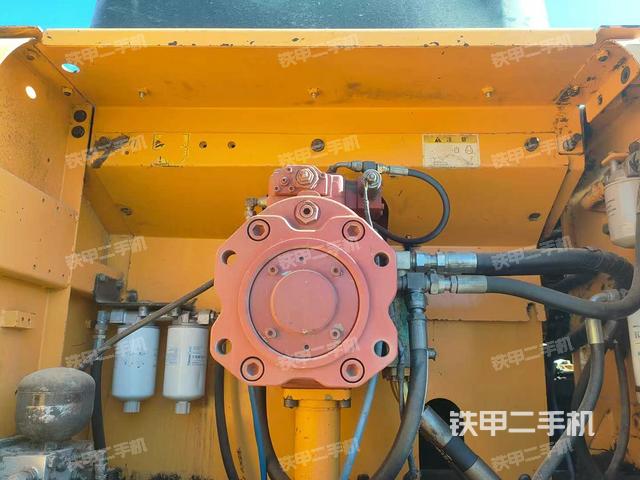 液壓泵艙室正面整體(整機(jī)外觀) 液壓泵艙室正面整體(整機(jī)外觀)