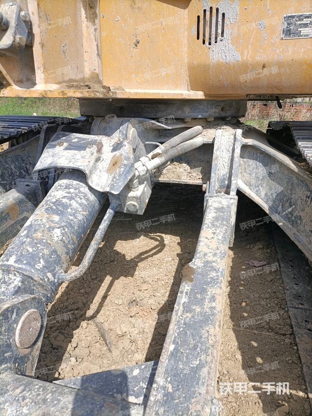 轉盤和下車架正前(工作和回轉裝置) 轉盤和下車架正前(工作和回轉裝置)