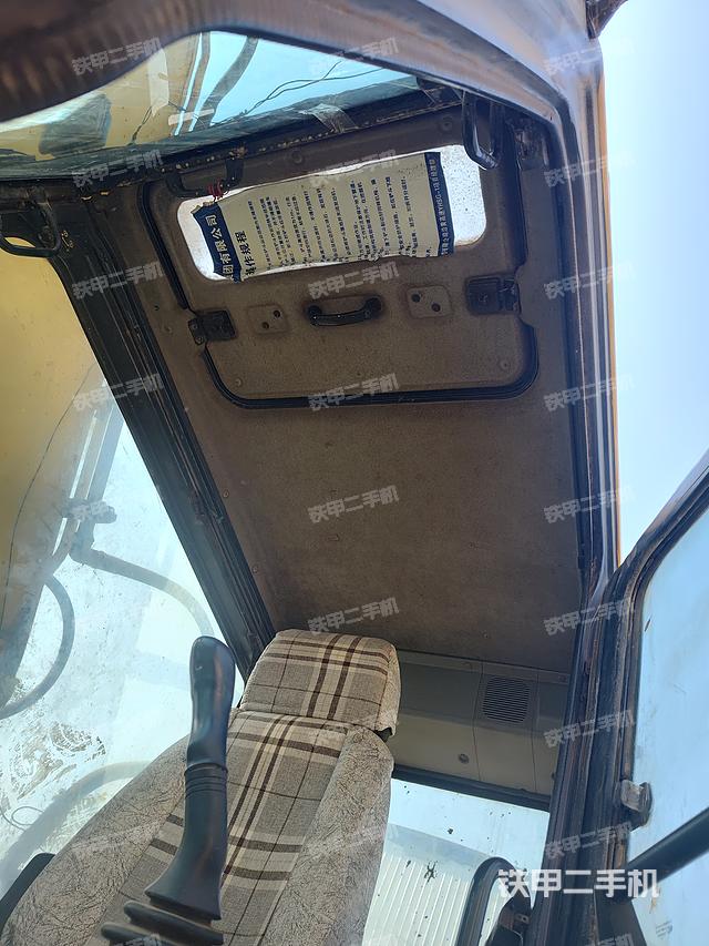 駕駛室頂部（整機外觀）