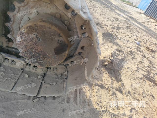 左驅(qū)動輪（行走機構(gòu)）