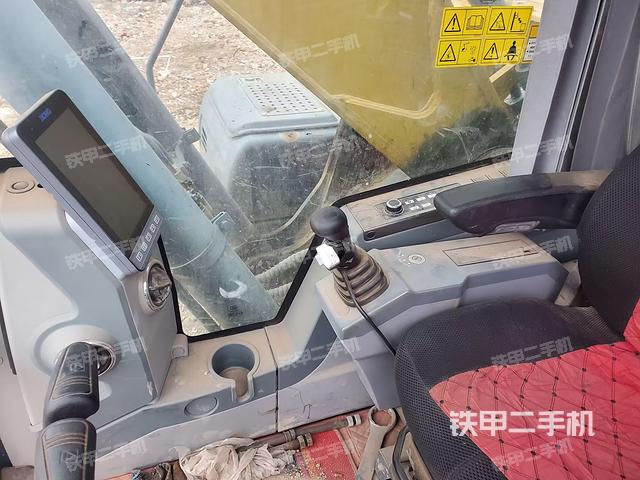 座椅右側(cè)控制臺/鑰匙門/油門/含右手柄(駕駛室部分) 座椅右側(cè)控制臺/鑰匙門/油門/含右手柄(駕駛室部分)