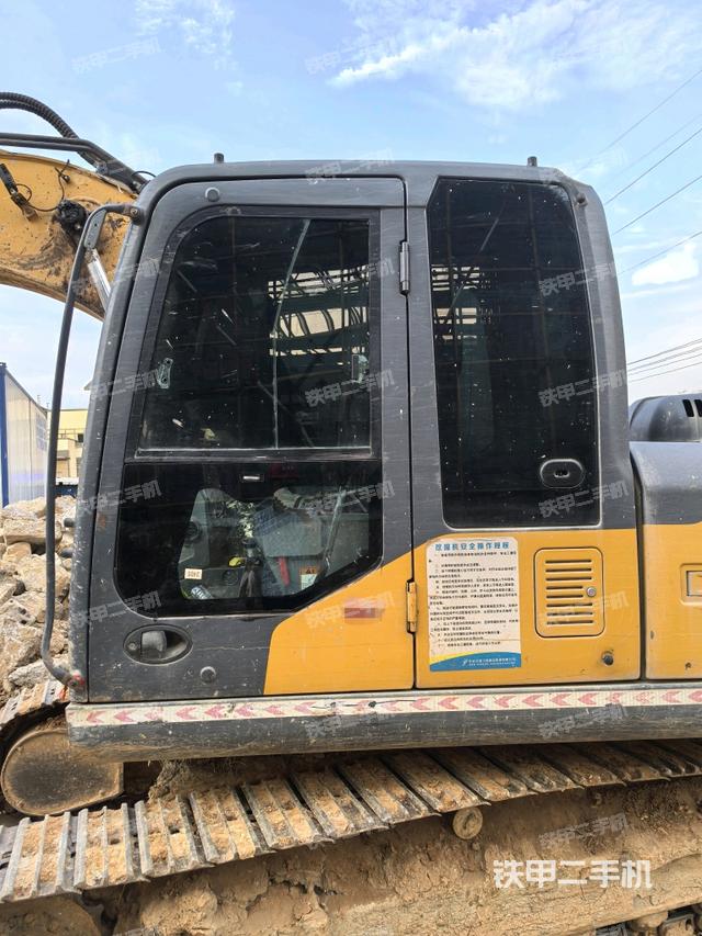 駕駛室整體（整機(jī)外觀）