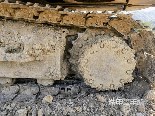 右驅(qū)動輪（行走機(jī)構(gòu)）