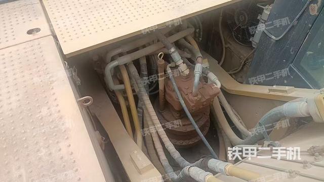 回转马达和主控阀（整机外观）