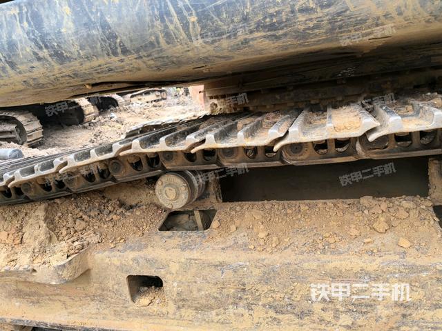 右側(cè)行走馬達蓋板(行走機構(gòu)) 右側(cè)行走馬達蓋板(行走機構(gòu))