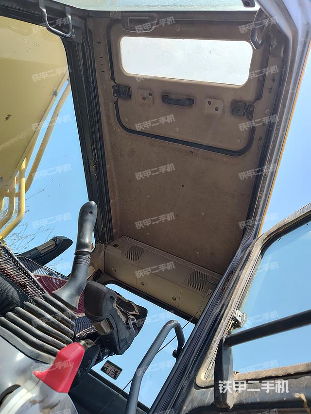 驾驶室顶部（整机外观）