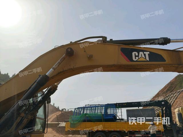 大臂根部?斜視(工作和回轉(zhuǎn)裝置) 大臂根部?斜視(工作和回轉(zhuǎn)裝置)