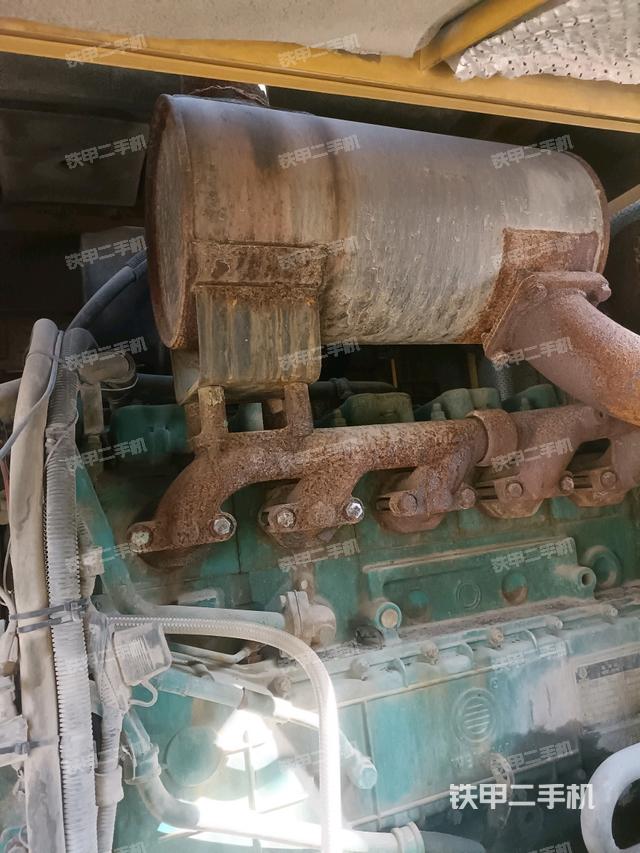 發(fā)動機(jī)右側(cè)（整機(jī)外觀及大件）