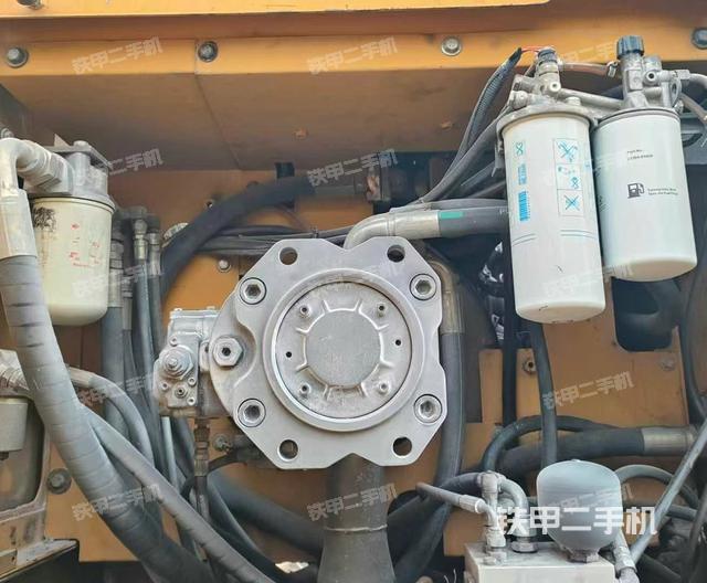 液壓泵艙室正面整體(整機(jī)外觀) 液壓泵艙室正面整體(整機(jī)外觀)