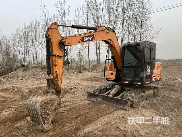 駕駛室整體(整機(jī)外觀) 駕駛室整體(整機(jī)外觀)