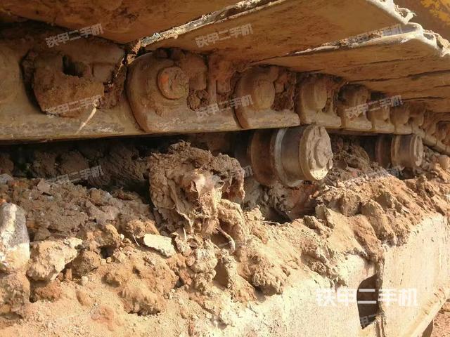 單側(cè)履帶整體(整機(jī)外觀) 單側(cè)履帶整體(整機(jī)外觀)