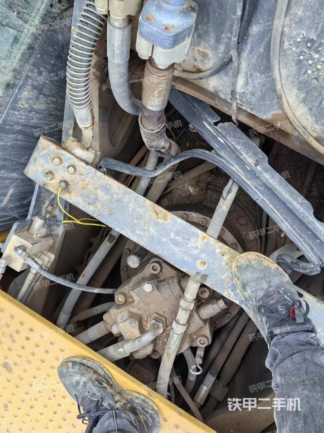 回轉馬達和主控閥（整機外觀）