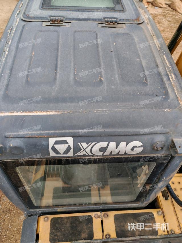 駕駛室頂部（整機外觀）