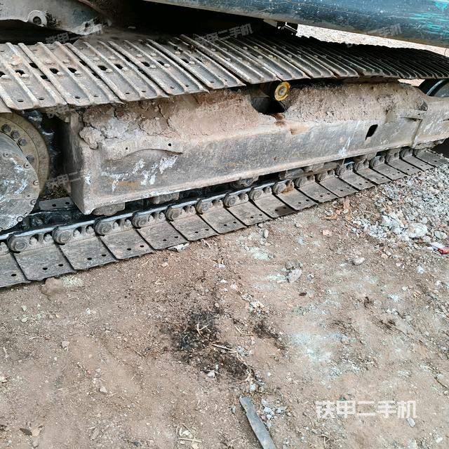 單側(cè)履帶整體(整機(jī)外觀) 單側(cè)履帶整體(整機(jī)外觀)