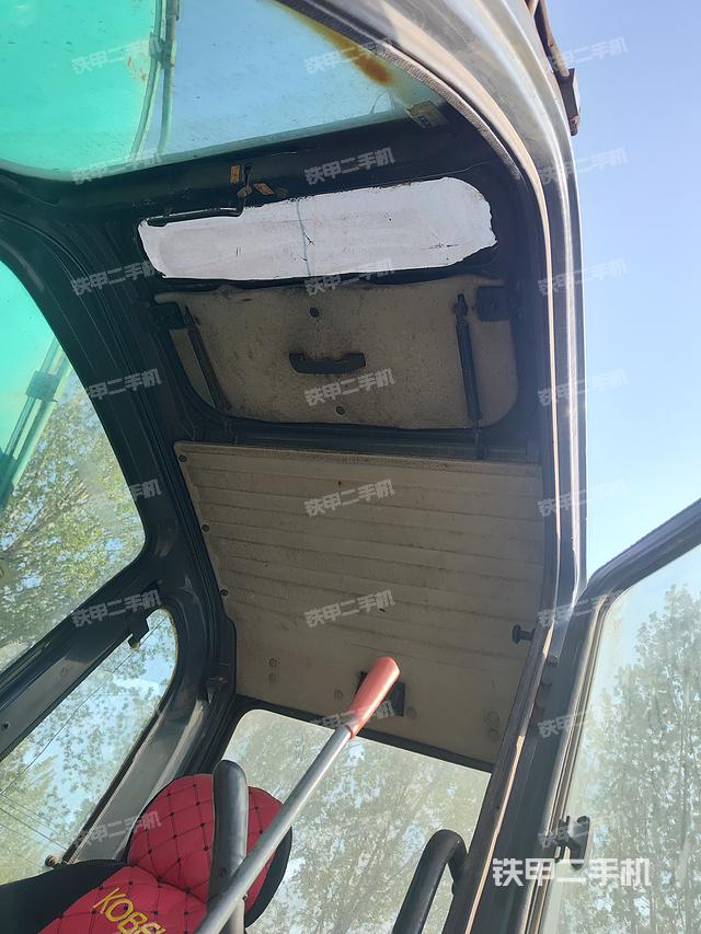 駕駛室頂部(整機外觀) 駕駛室頂部(整機外觀)