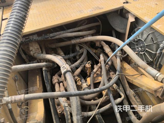 回轉(zhuǎn)馬達和主控閥（整機外觀）