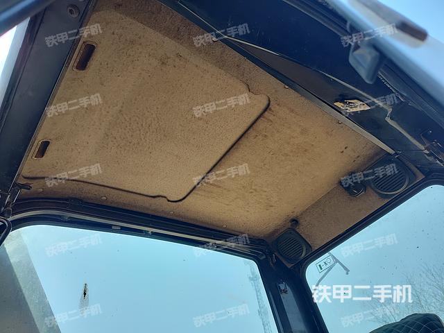 驾驶室顶部（整机外观）