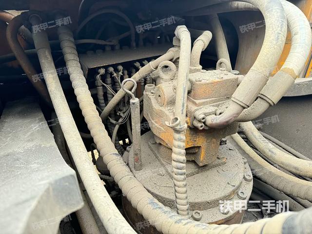 回转马达和主控阀（整机外观）