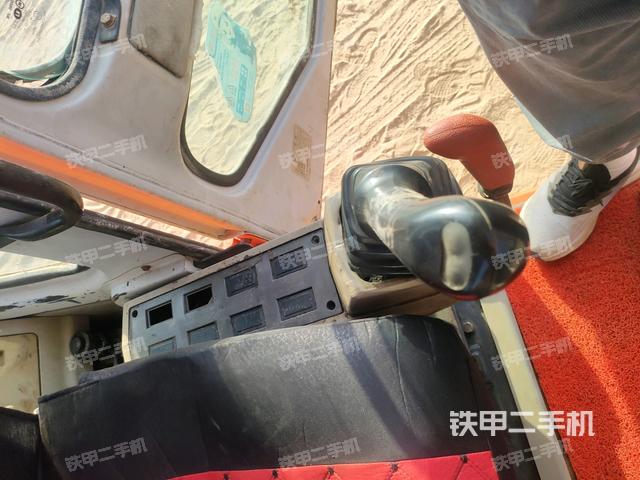 座椅右側(cè)控制臺/鑰匙門/油門/含右手柄（駕駛室部分）