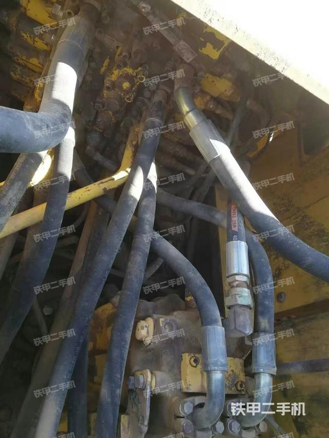 回轉(zhuǎn)馬達和主控閥（整機外觀）