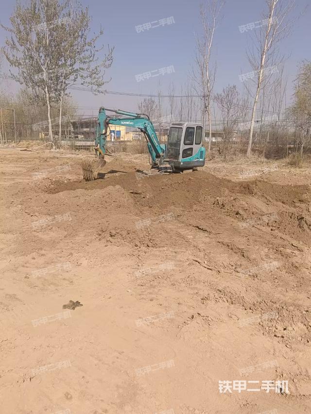 回轉(zhuǎn)馬達(dá)和主控閥（整機(jī)外觀）