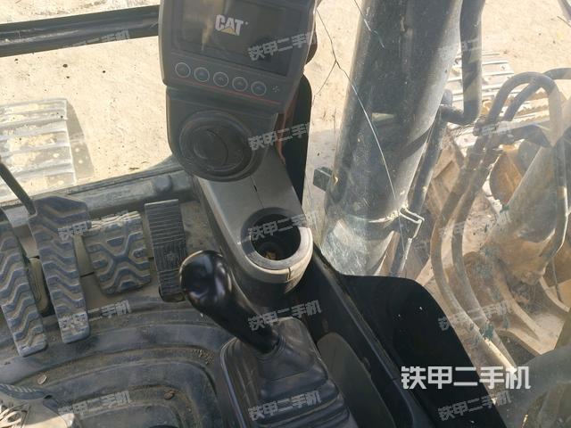 座椅左側控制臺/音響/含左手柄(駕駛室部分) 座椅左側控制臺/音響/含左手柄(駕駛室部分)
