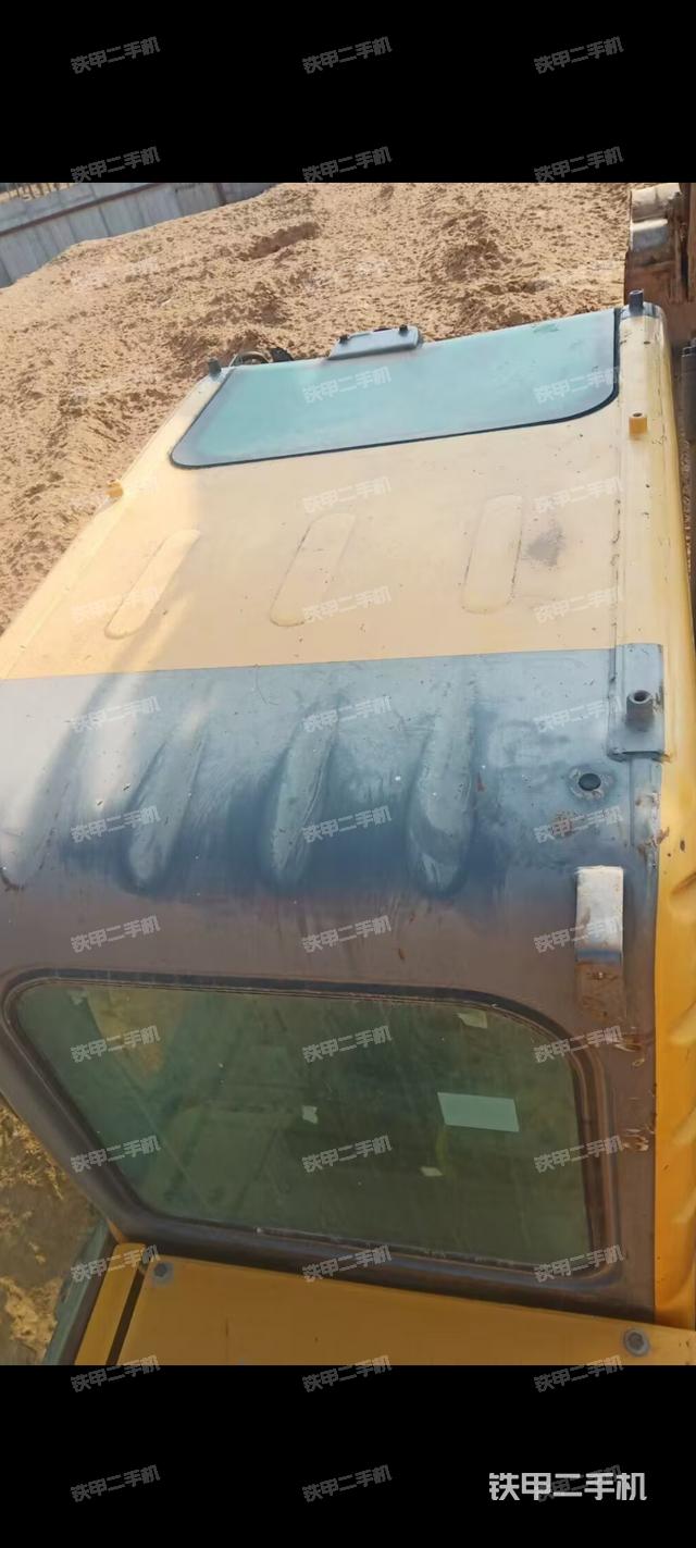 驾驶室顶部（整机外观）