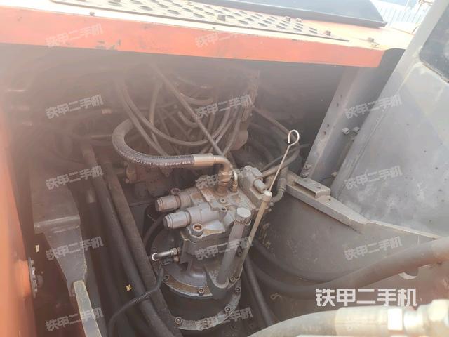 回轉(zhuǎn)馬達(dá)和主控閥(整機(jī)外觀) 回轉(zhuǎn)馬達(dá)和主控閥(整機(jī)外觀)