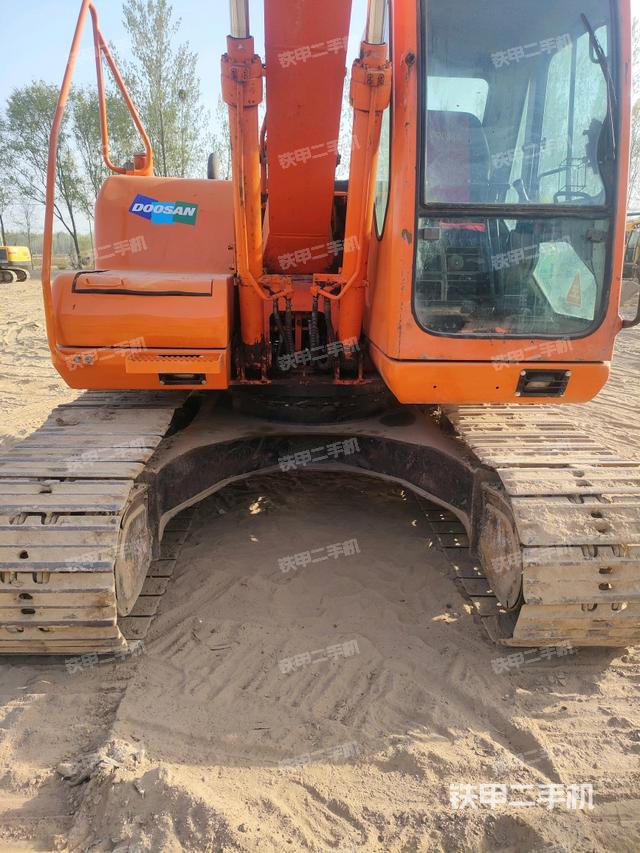 大臂油缸整體?豎拍（工作和回轉(zhuǎn)裝置）