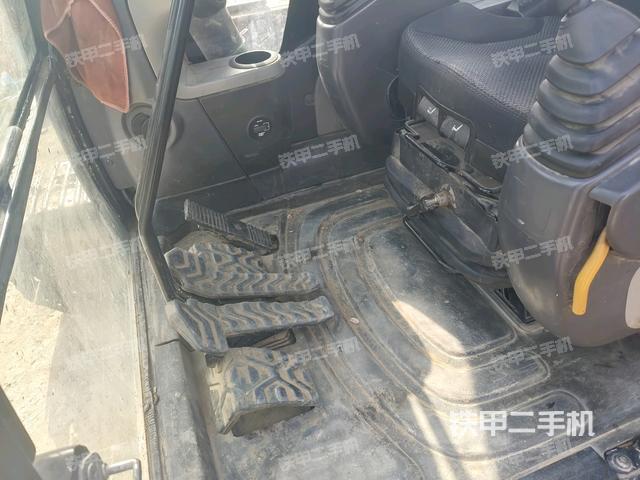 左后方玻璃角標(駕駛室部分) 左后方玻璃角標(駕駛室部分)