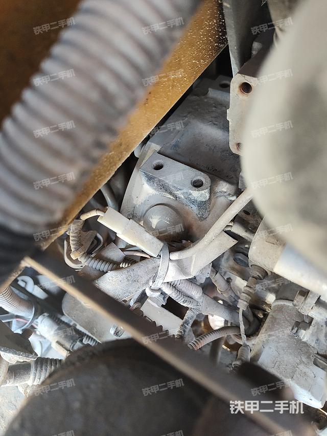 液壓泵艙室正面整體(整機(jī)外觀) 液壓泵艙室正面整體(整機(jī)外觀)