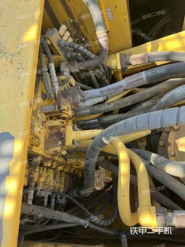 回轉(zhuǎn)馬達和主控閥（整機外觀）