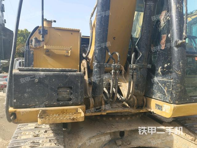 大臂根部?斜視(工作和回轉裝置) 大臂根部?斜視(工作和回轉裝置)