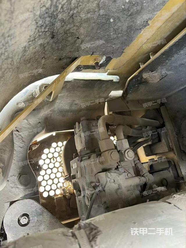 液壓泵艙室正面整體(整機(jī)外觀) 液壓泵艙室正面整體(整機(jī)外觀)