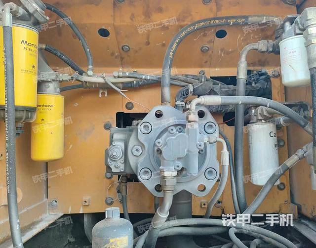 液壓泵艙室正面整體(整機(jī)外觀) 液壓泵艙室正面整體(整機(jī)外觀)