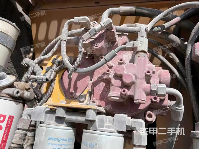 液壓泵艙室正面整體(整機(jī)外觀) 液壓泵艙室正面整體(整機(jī)外觀)