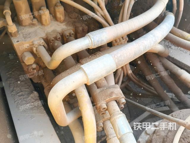 駕駛室頂部俯視(上車(chē)部件) 駕駛室頂部俯視(上車(chē)部件)