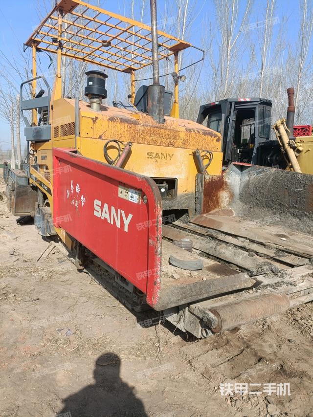 整機(jī)右側(cè)（設(shè)備外觀及核心部件）