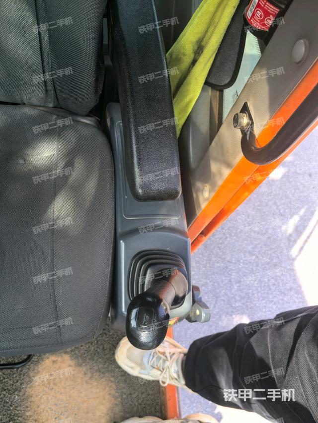 座椅左側(cè)控制臺(tái)/音響/含左手柄（駕駛室部分）