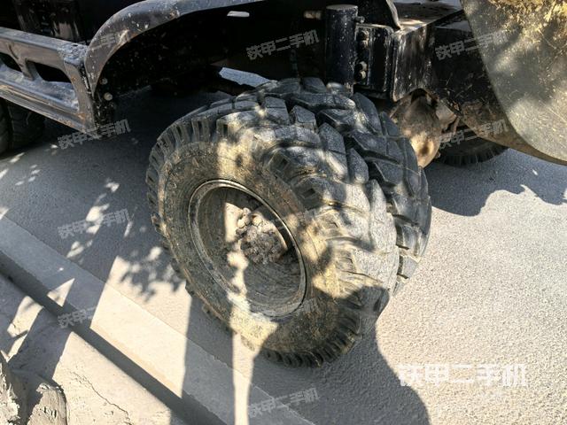 右驅(qū)動(dòng)輪（行走機(jī)構(gòu)）