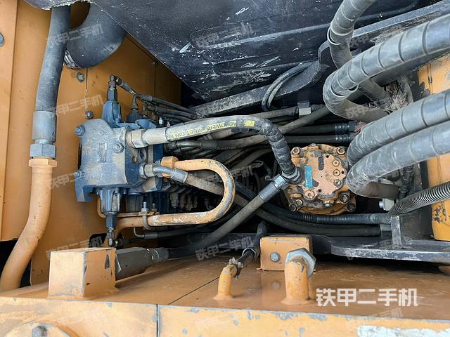 回轉(zhuǎn)馬達(dá)和主控閥(整機(jī)外觀) 回轉(zhuǎn)馬達(dá)和主控閥(整機(jī)外觀)