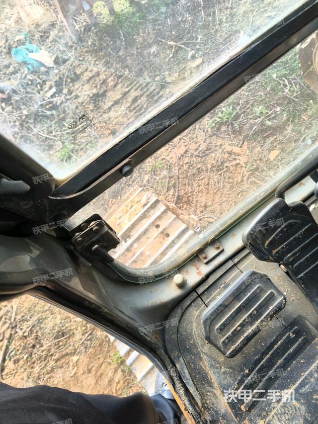 駕駛室左后45度（駕駛室部分）