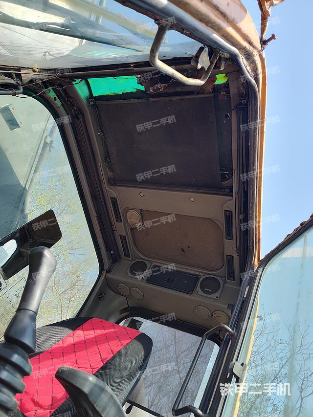 驾驶室顶部（整机外观）